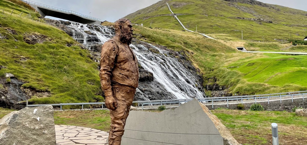 Standmynd av Ólavi á Heygum avdúkað